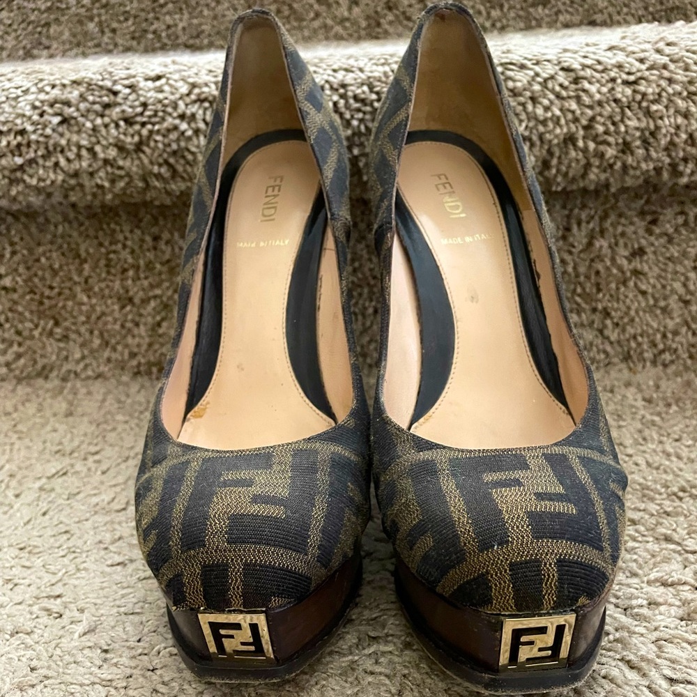 Vintage Fendi Monogram Pumps